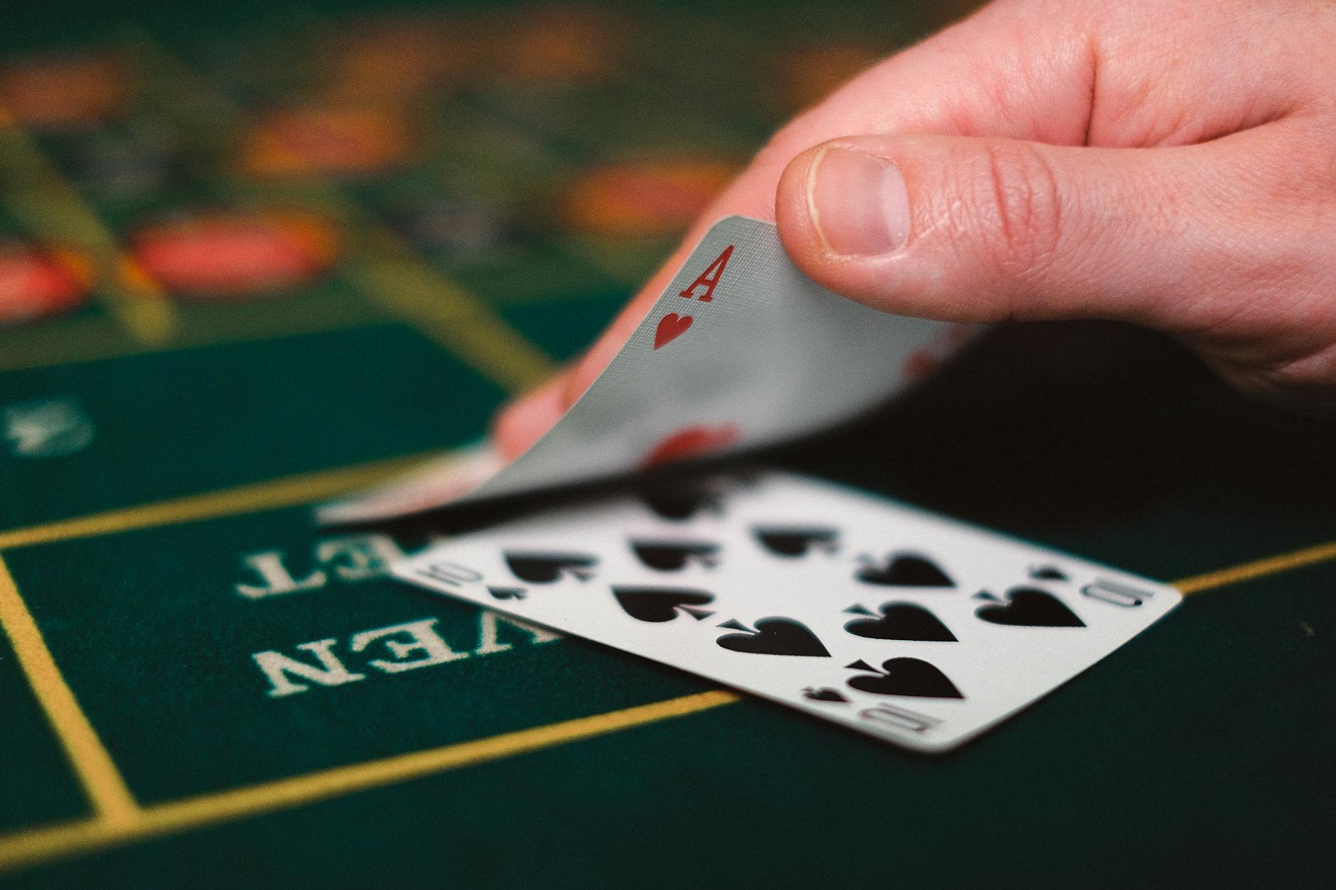 Giao diện blackjack trực tuyến đơn giản, tập trung vào khu vực cược và lịch sử ván