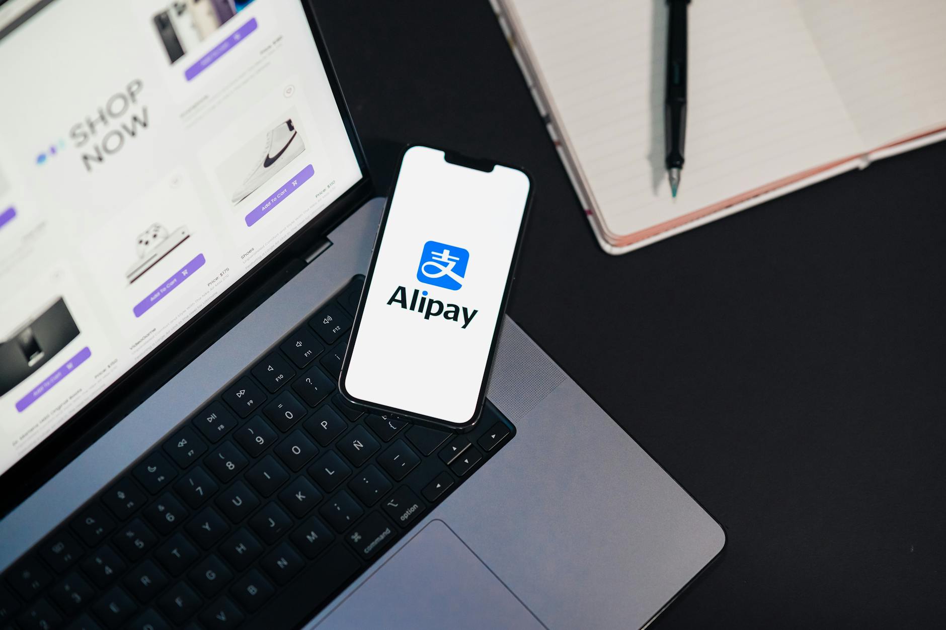 Giao diện blackjack online hiển thị trên điện thoại và máy tính