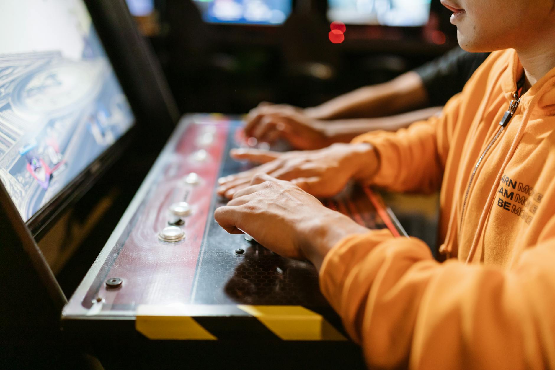 Người chơi điều chỉnh mức đạn trong game bắn cá