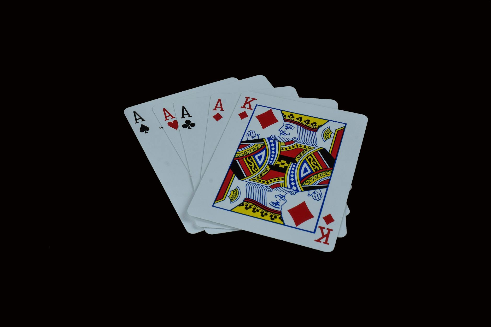 Các lá bài từ A đến K minh họa thứ tự giá trị trong game bài casino